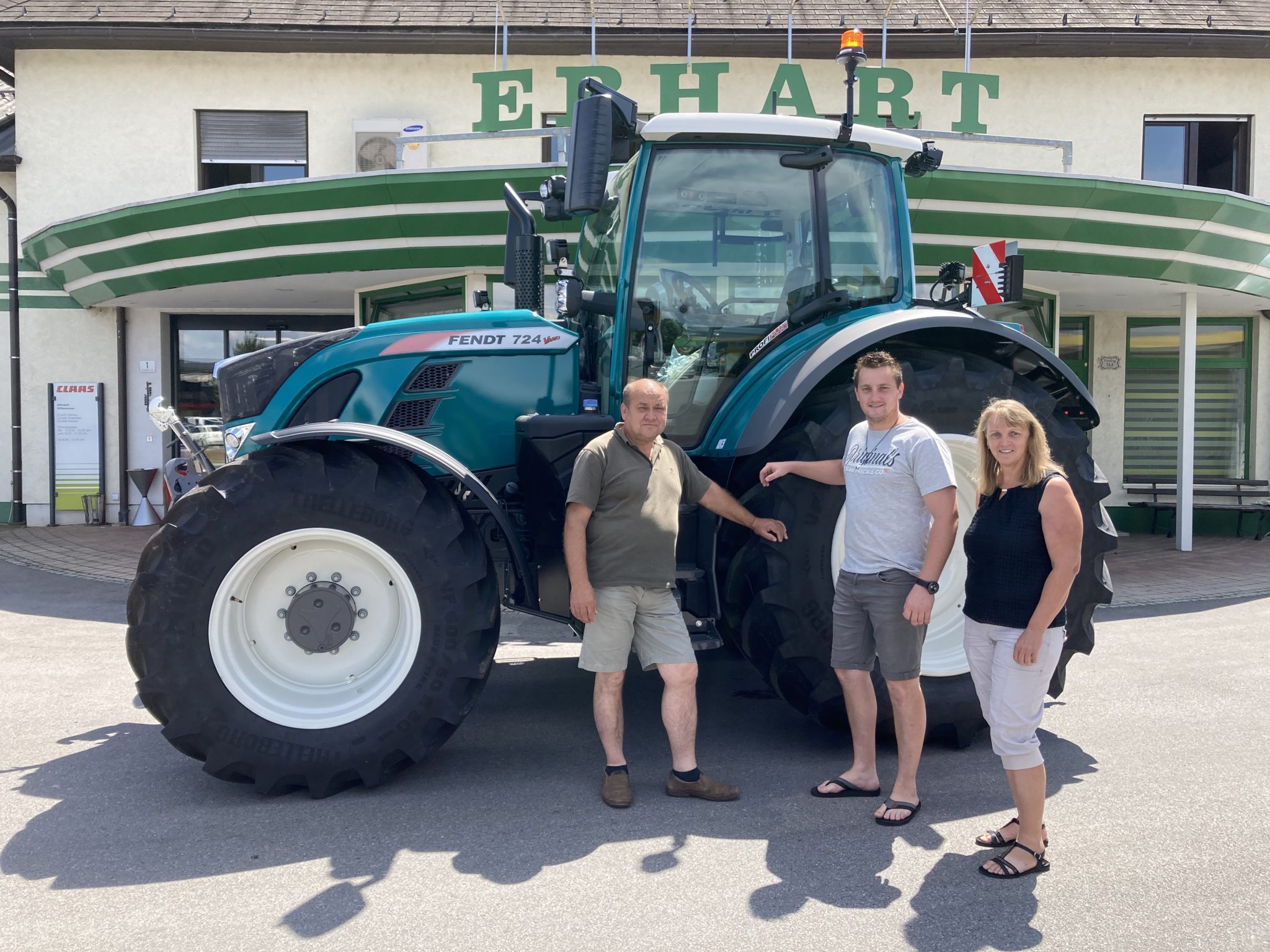 Neuer Fendt 724 - ERHART Landtechnik Und Tankstelle